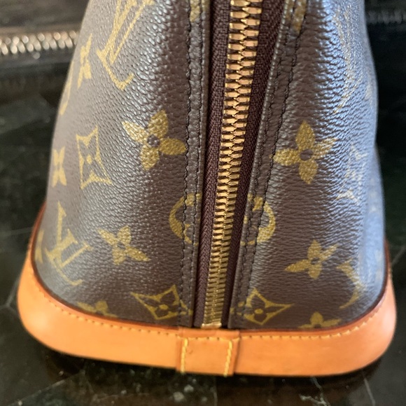 Beautiful Louis Vuitton Alma PM - Picture 5 of 16
